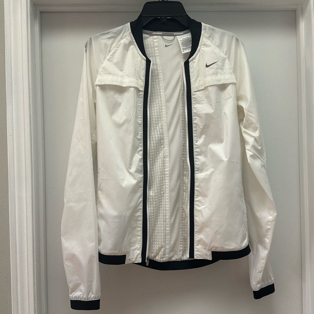NWOT Nike Women’s lightweight Running Jacket
